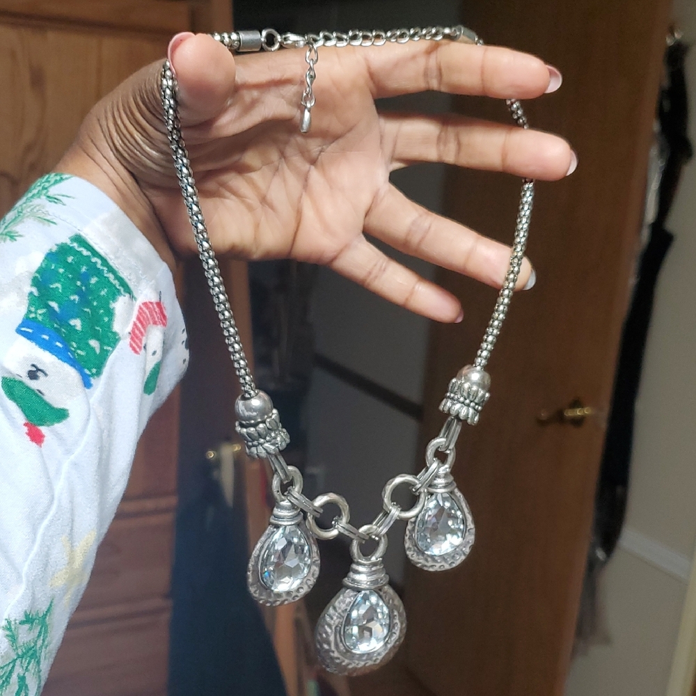 Elegant Silver Necklace with Crystal Accents
